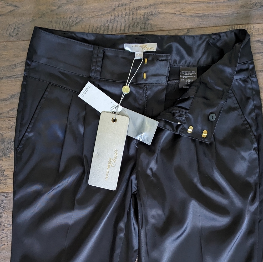 Vero Moda SATIN BLACK Trouser, Pants, straight leg, pleated front, pockets